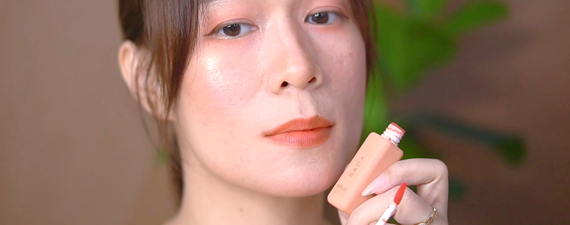 Lip Tint Coral Peach Untuk Bibir Gelap Sada Sweet Syca Swatches & Review z