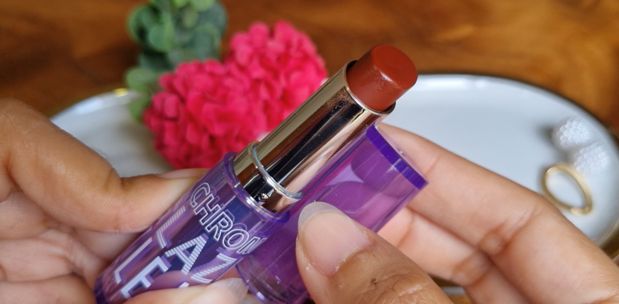 Lipstick Dazzle Me Review Color-Chrome Lip Glaze-Tinted Balm Di Bibir Gelap