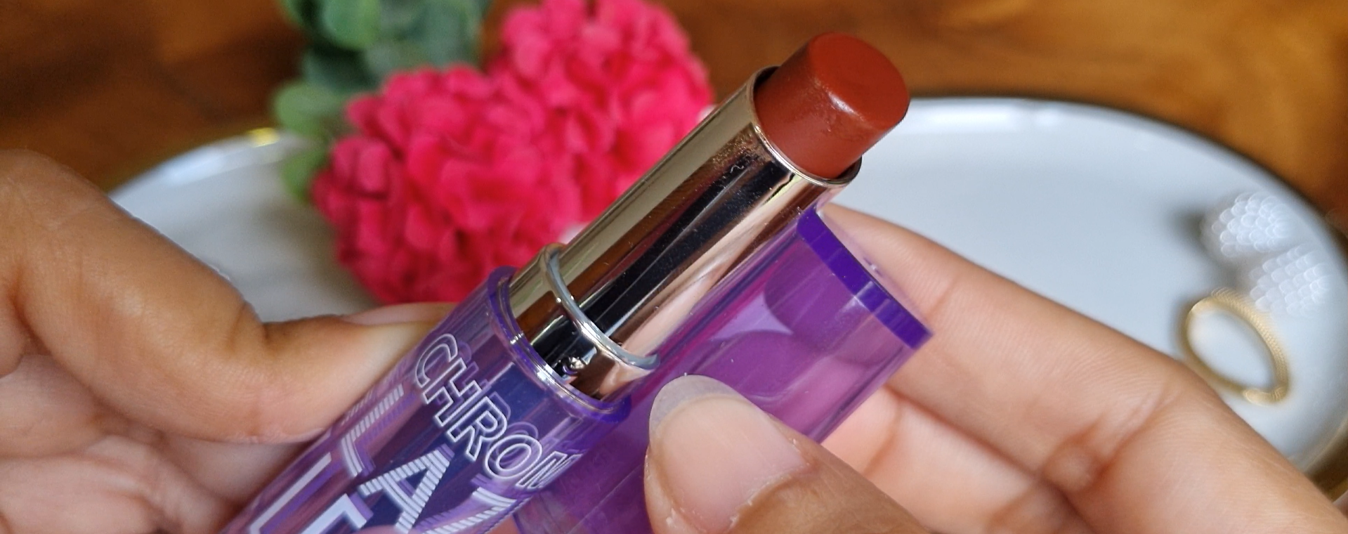 Lipstick Dazzle Me Review Color-Chrome Lip Glaze-Tinted Balm Di Bibir Gelap