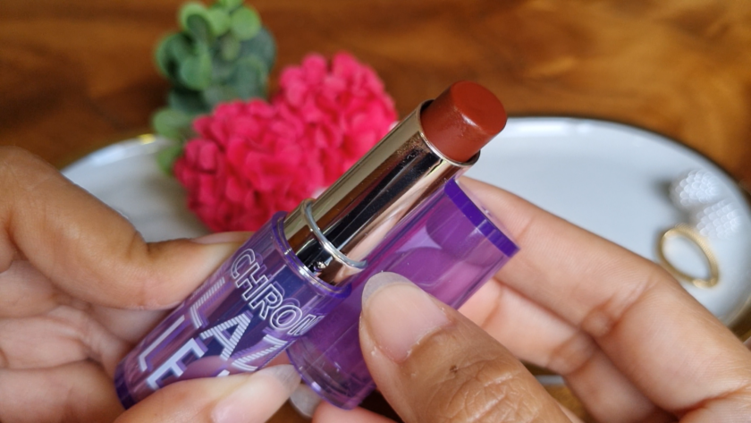 Lipstick Dazzle Me Review Color-Chrome Lip Glaze-Tinted Balm Di Bibir Gelap