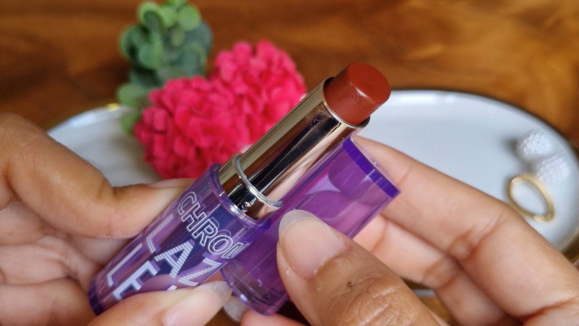 Lipstick Dazzle Me Review Color-Chrome Lip Glaze-Tinted Balm Di Bibir Gelap