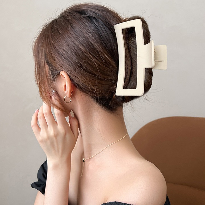 Cara Memilih Hair Clip yang Kuat untuk Rambut Tebal dan Panjang (Anti-Patah 3