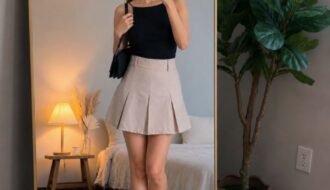 Simple, Clean, & Chic Inspirasi OOTD Minimalis dengan Pleated Skirt